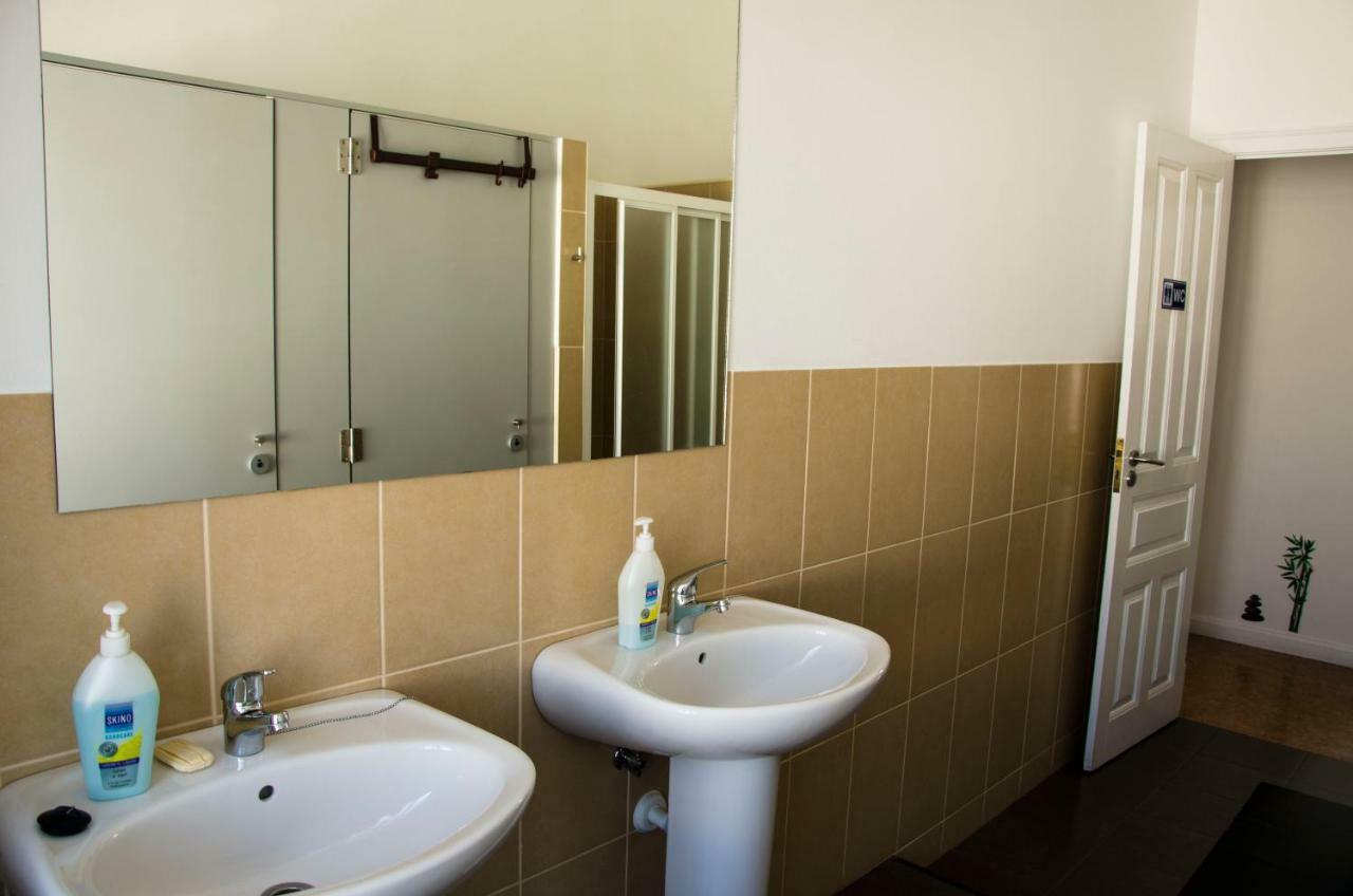 White Sun Hostel Lagos Buitenkant foto